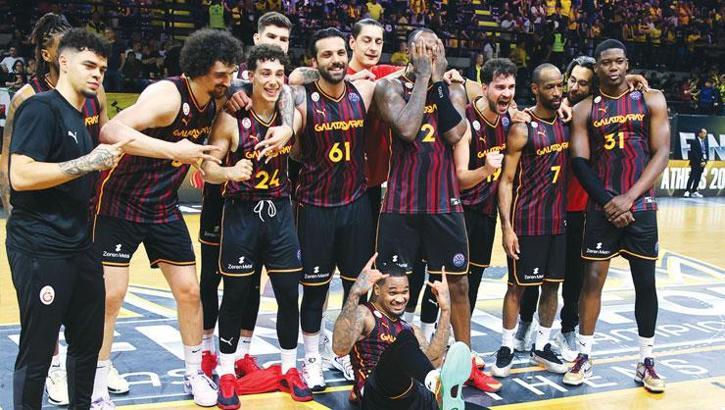 Aslan gibi finalde