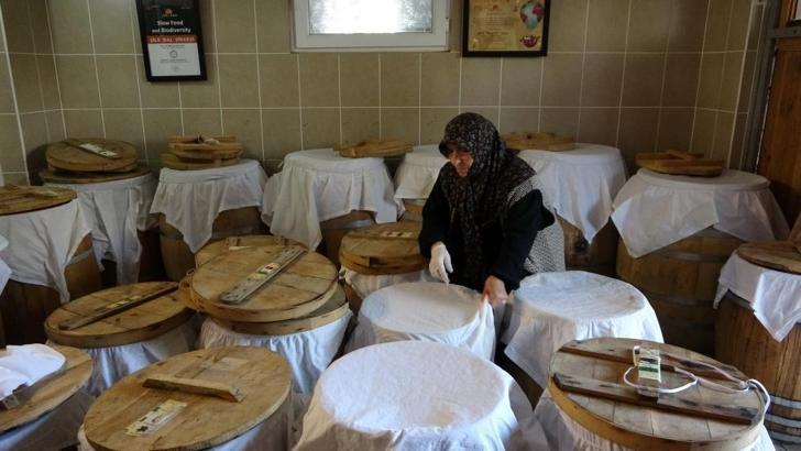 İstanbul'un göbeğinde üretiyor, yurt dışından bile talep var! Sağlık için birebir, dededen kalma tariflerle yapıyor