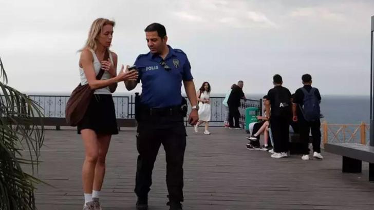 Rus turist çalınan saatini adım adım böyle takip etti! Polisle baskın