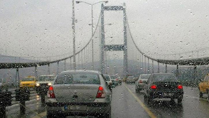 İstanbul'da yağış trafiği felç etti! Yoğunluk yüzde 74'e çıktı