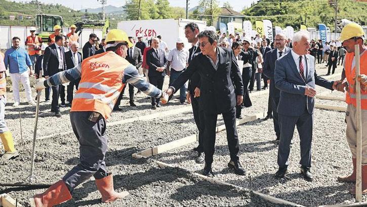 2’ncı fabrikayı açarken 3’üncünün temelini attı