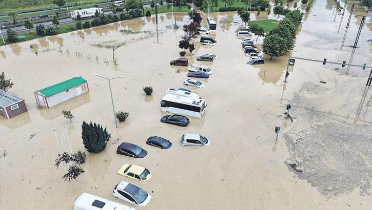 Trabzon'u sel aldı