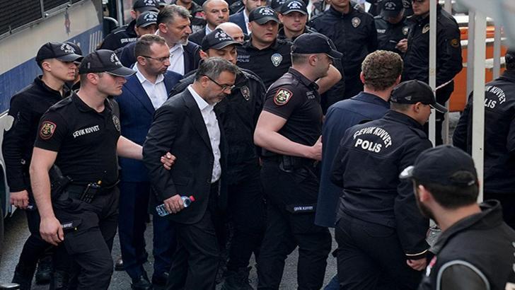 CHP'li 5 belediye başkanı görevden alındı