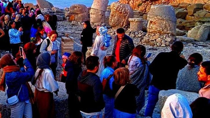 Bayramda müzeler ve ören yerleri rekor kırdı! Güneş doğarken Nemrut, batarken Efes