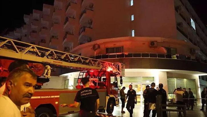 Antalya'da otelde yangın paniği! Yüzlerce turist tahliye edildi