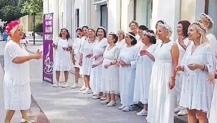 Dünyaya kültür taşıyan kadın korosu
