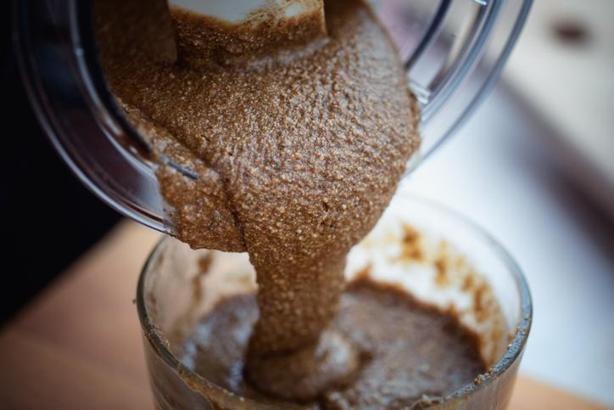 Tahinin içine kaşık kaşık ekleyin! Damarları çamaşır suyuyla temizlenmiş gibi yapıyor, hastalıklardan koruyor, kemikleri beton gibi yapıyor, C vitamini kralı