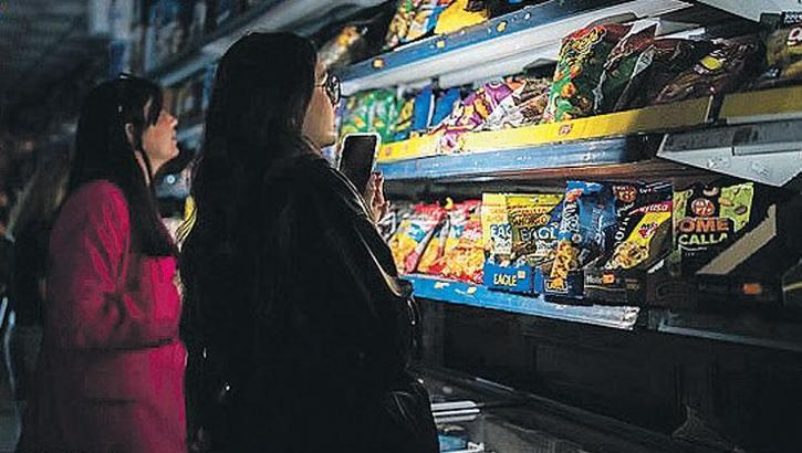 Elektrik kesintisinin faturası şebekeye kesildi