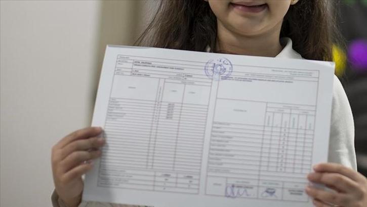 Karne günü serbest mi gidilecek? Yarın okula sivil mi, üniformayla mı gidilecek? Yaklaşık 20 milyon öğrenci karnesini alacak