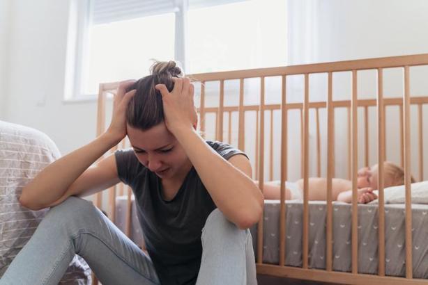 Annelik psikolojisinin ağır gelmesiyle ortaya çıkıyor! Lohusa depresyonu nedir, neden olur?