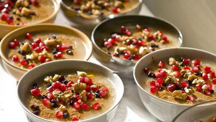 Sofrada gören kase kase yiyor! Geçmişten günümüze uzanan gelenek: Evde aşure nasıl yapılır?