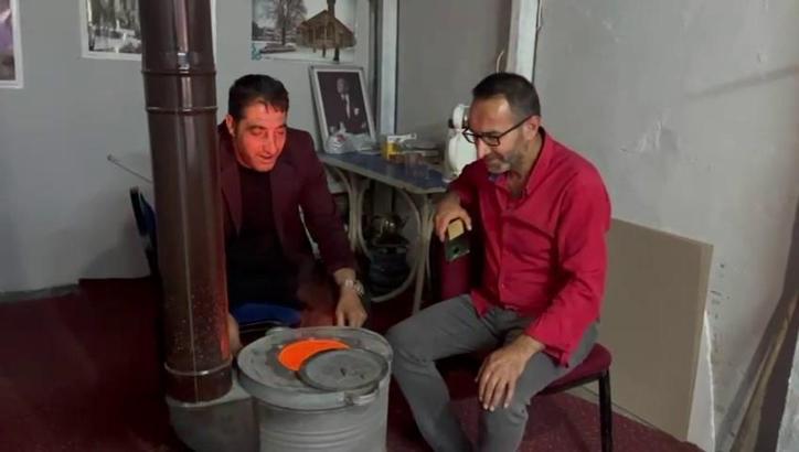 Türkiye sıcaktan kavruluyor! Bu ilde soğuktan soba yakılıyor