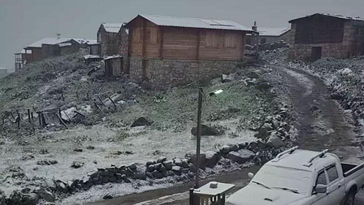 Temmuz ayında kışa teslim oldular! Tipi ve fırtına etkili oldu