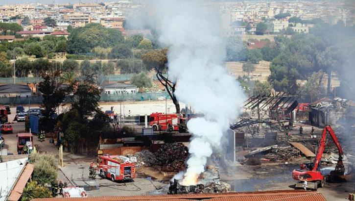 Benzinlik bomba gibi patladı