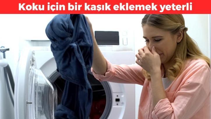 Kötü kokuyu anında kesiyor! Çamaşır makinesine bir kaşık eklemek yeterli: Aylarca tertemiz kokmasını sağlayacak