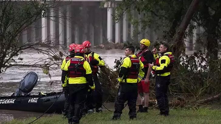 ABD'de sel felaketi: En az 13 ölü, 20'den fazla çocuk kayıp