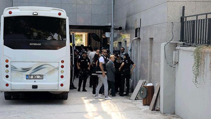 Manavgat Belediyesi'ne 'rüşvet' operasyonunda şüpheliler adliyeye sevk edildi