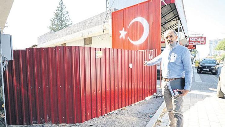 Tapulu arazim dedi sokağı kapattı