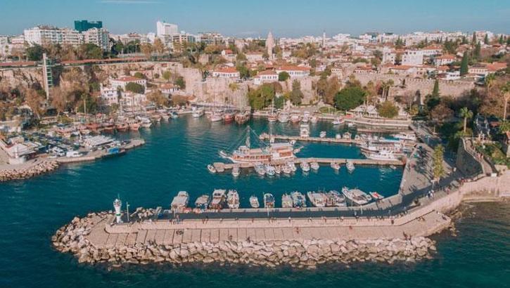 Antalya'da bir günde Cumhuriyet tarihinin ziyaretçi rekoru kırıldı