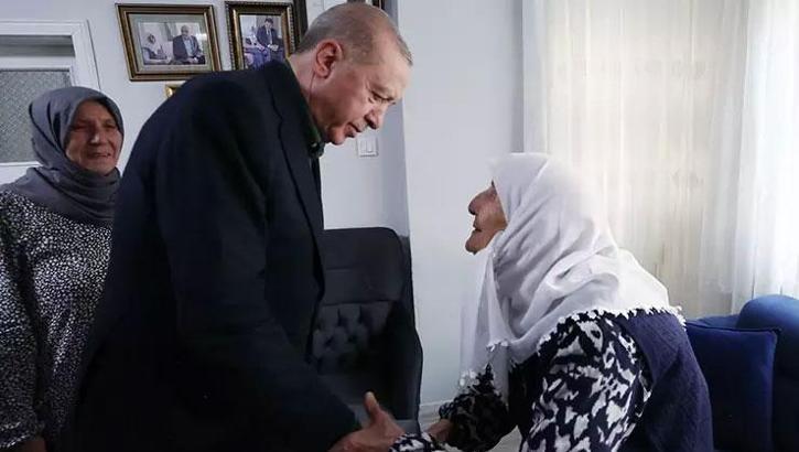 Cumhurbaşkanı Erdoğan, şehit ailelerini ziyaret etti! Duygulandıran diyalog