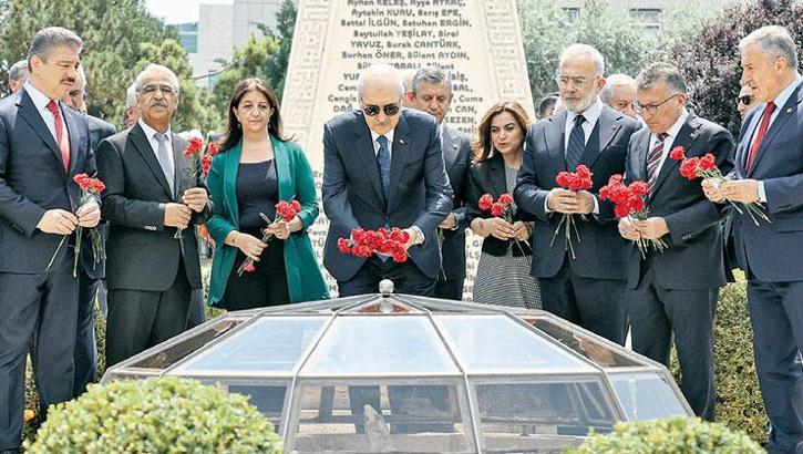Bombanın düştüğü noktaya karanfil