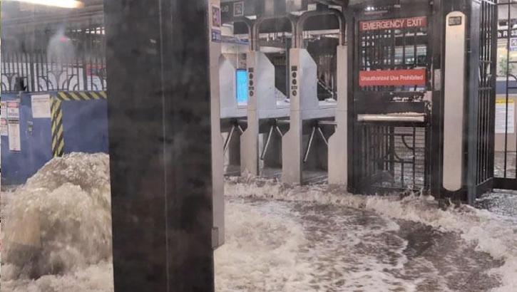 New York'u sel bastı