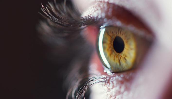 Vitrektomi ameliyatı, retina sorunlarında görme şansını artırıyor