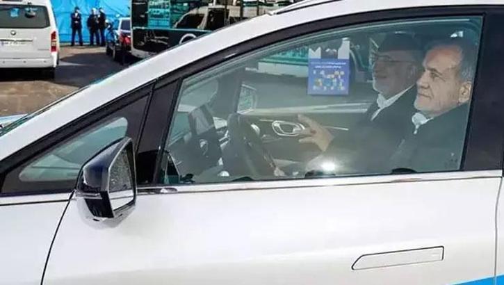 İran Cumhurbaşkanı Pezeşkiyan yolda kaldı! Aracından su katılmış benzin çıktı