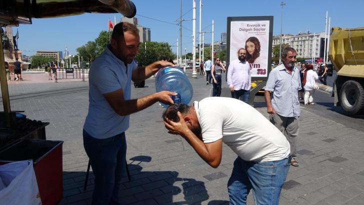 İstanbullunun sıcakla imtihanı! Dışarı çıkanlar zor anlar yaşadı