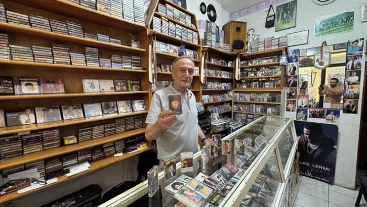 Aynı iş yerinde 47 yılı geride bıraktı! 63 yaşındaki kasetçi hikayesini anlattı: Nostaljiyi iliklerinize kadar hissedeceksiniz