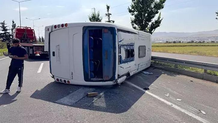 Askeri personeli taşıyan servis devrildi! 13 yaralı