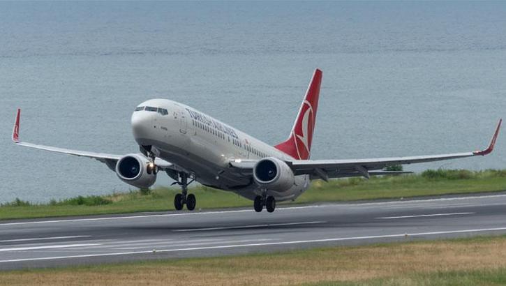 THY uçağı Antalya Havalimanı'na acil iniş yaptı
