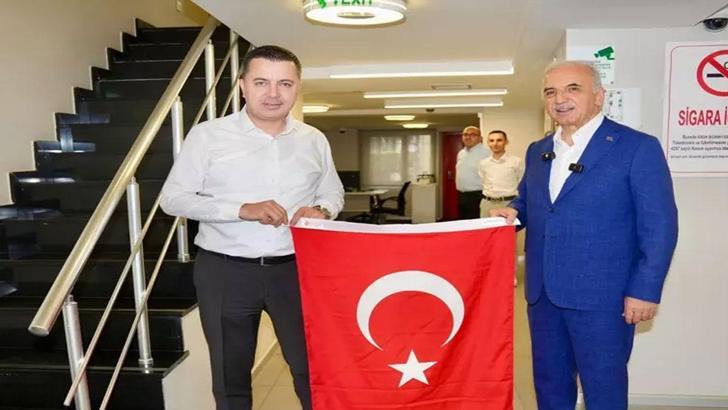Terörsüz Türkiye sürecine destek! İstanbul'daki ilçe belediyesi 40 bin bayrak dağıttı