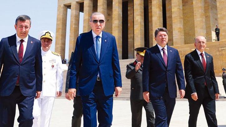 YAŞ öncesi Anıtkabir ziyareti