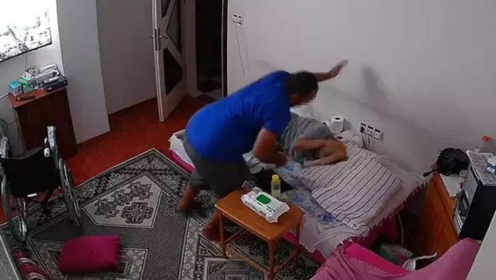 Şizofren doktor, yatalak annesine kabusu yaşattı!