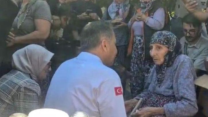 İçişleri Bakanı Ali Yerlikaya Sındırgı'da vatandaşla bir araya geldi