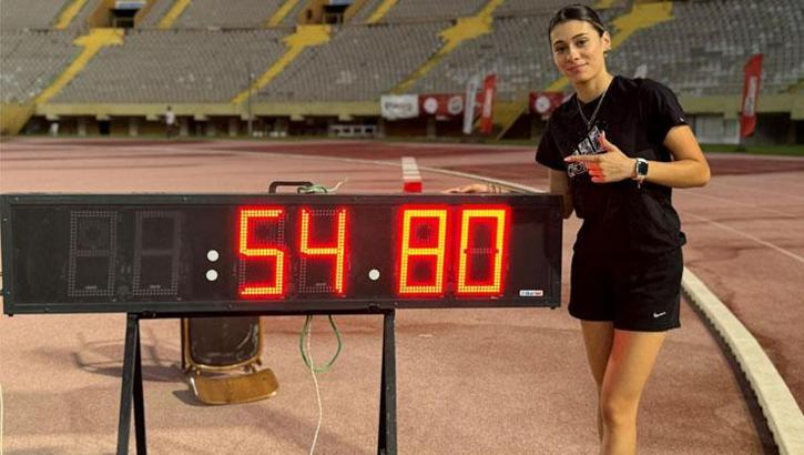 Özel milli sporcu Aysel Önder 400 metre finalinde dünya rekoru kırdı