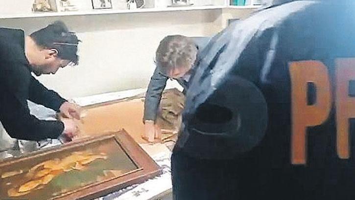 Nazi subayının evine baskın