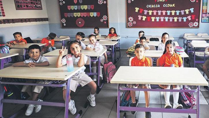 Okula uyum süreci 1 Eylül'de başlıyor! Okul kaygısı normal ama uzarsa dikkat