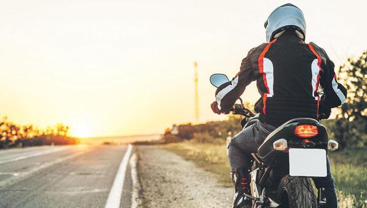 Motosikletçiler vites yükseltiyor