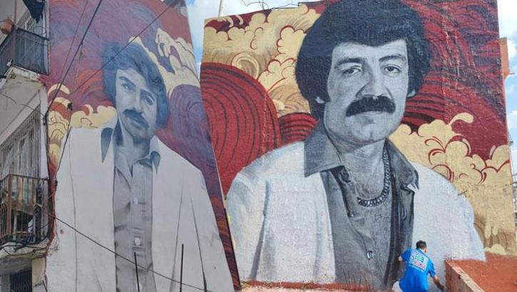 Ferdi Tayfur ve Müslüm Gürses büyüdükleri mahalleye çizildi! 'Ölümsüz bir eser'