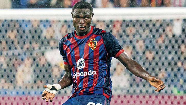 Kontenjana son aday Adjetey