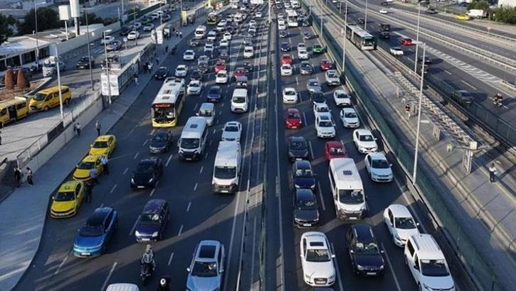 İstanbul trafiğinde okul yoğunluğu! Servisler yola çıktı