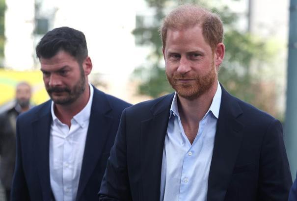 Tüm haklarını reddederek Kraliyet ailesinden ayrılmıştı! Prens Harry, 18 ay aradan sonra babası Kral III. Charles ile görüştü