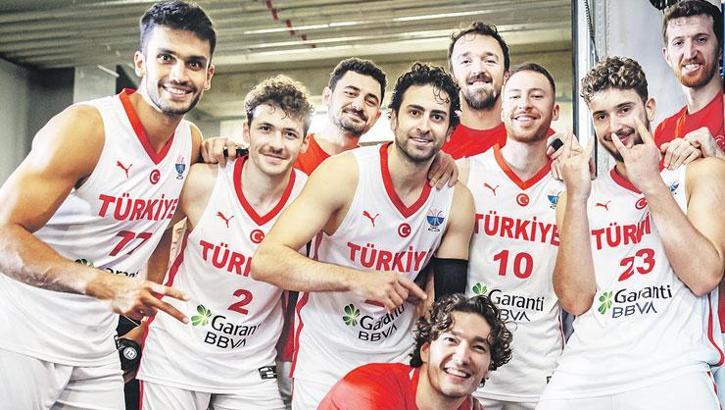 Devler final aşkına