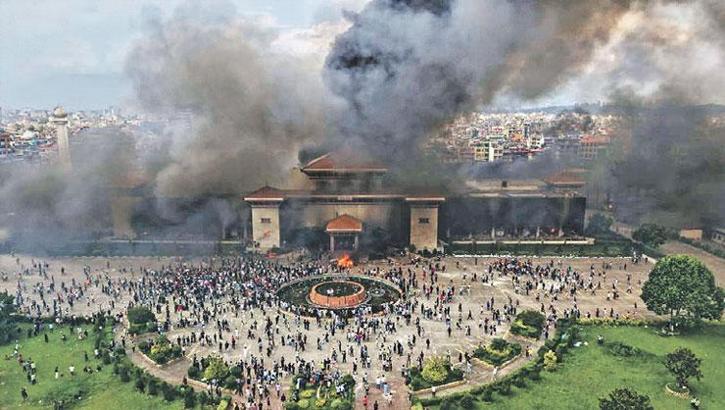 Firari mahkumlar halkın arasında
