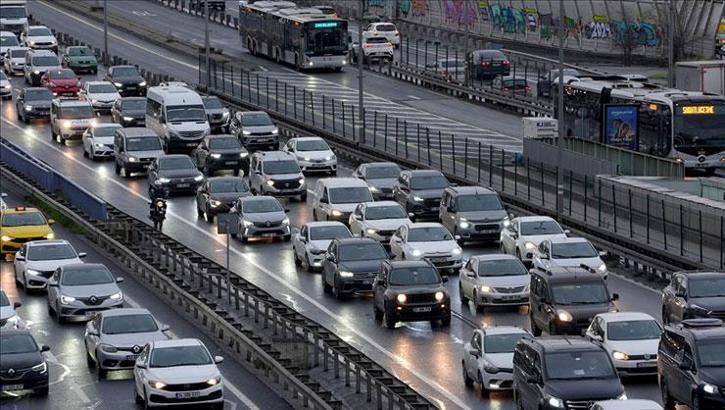 İstanbul'da haftanın ilk iş günü trafik kilit! Yoğunluk yüzde 71'e kadar çıktı