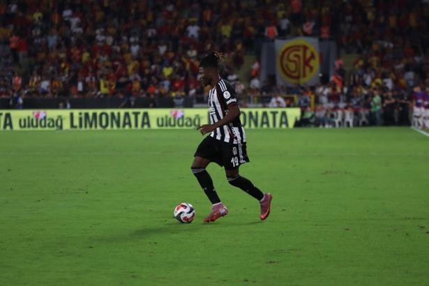 Beşiktaş, Kayserispor'a patladı! Rafa attı, maç farka gitti