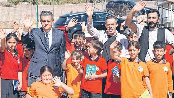 Gönüllülerden 7 köye kütüphane