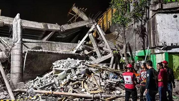 Endonezya’da okul binası çöktü! Ölü ve yaralılar var